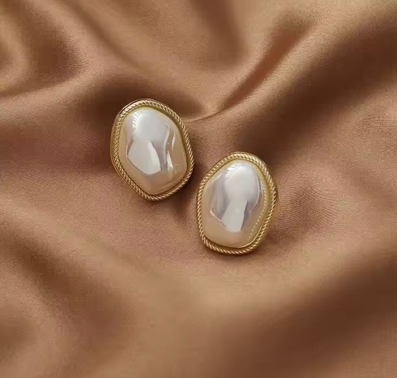 Pearl & Gold French Retro Elegant Pearl Stud Design Drop Earrings