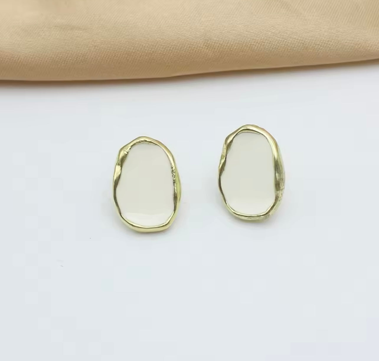 Cream & Gold Geometric Bean Stud Earrings