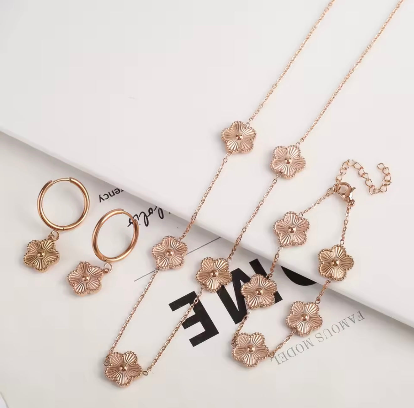 Blooming Elegance Jewellery Set in Rose Gold